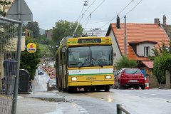 8821_25 In Neuchâtel/Neuenburg sind zwei Generationen O-Busse unterwegs. In Neuchâtelatel two generations of trolleybuses can be seen.